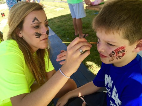 Hadley Chillura puts her incredible artistic skills to the test by painting the Florida State Seminole on a little boy's cheek!