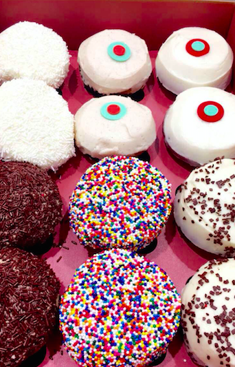 Sprinkles Cupcakes is considered one of the first cupcake bakeries. 