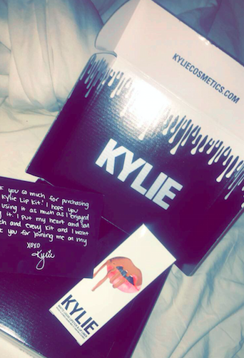 The Kylie Lip Kits come packaged in a recognizable black or white box with the Kylie Cosmetics logo, lip gloss dripping from lips, on it.  Inside the box is the liner, gloss, and a note from Kylie.