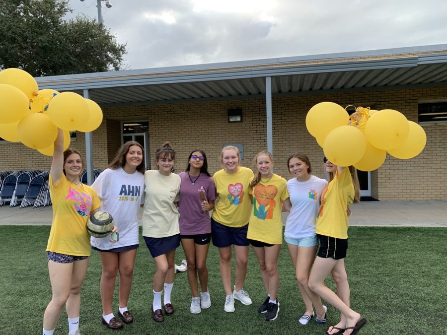 Alex Fanaro(‘22) said, “I helped run the golfing activity. It was a lot of fun to hang out with my old middle school teachers. I enjoyed hanging out with all my friends. I also laughed really hard when the teachers were pied.”
