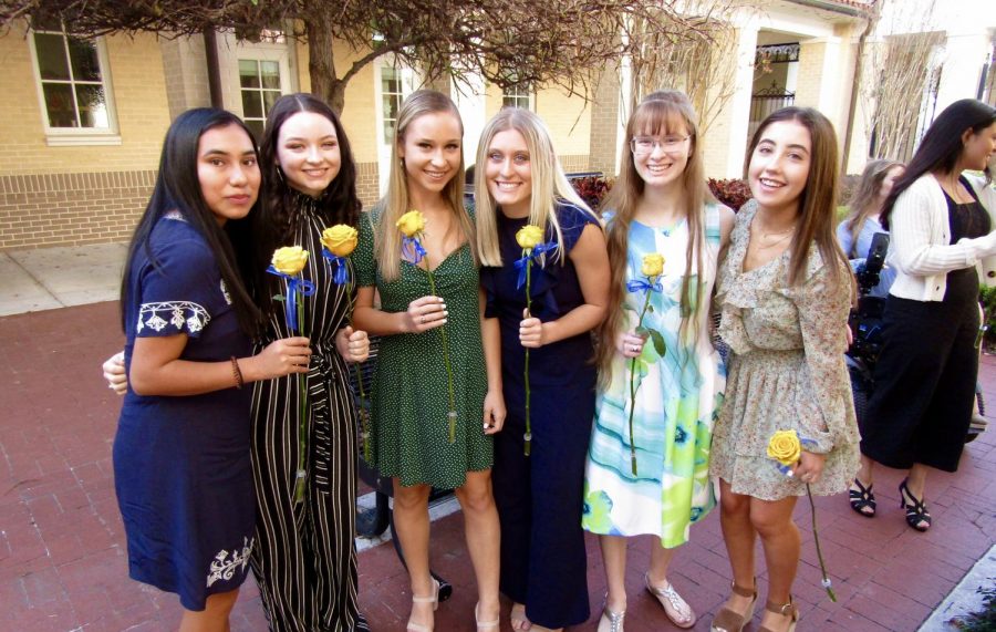 Last week, students, family, friends, and teachers gathered to celebrate The Academy of the Holy Namess annual Junior Ring Ceremony. (Photo Credit: Georgia Ruffolo/Achona Online)