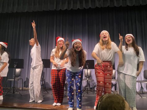 Senior Quarter Notes performed a very high-energy last song that got everyone out of their seats. 