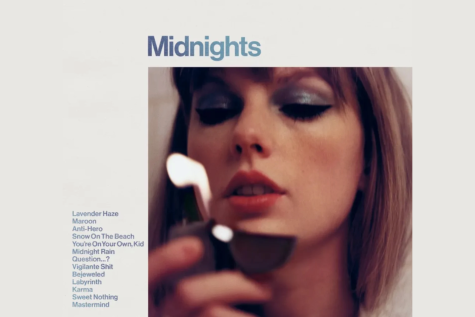 Sophie Odmark and Asha Judd discuss the new Taylor Swift album, Midnights, on a podcast. 