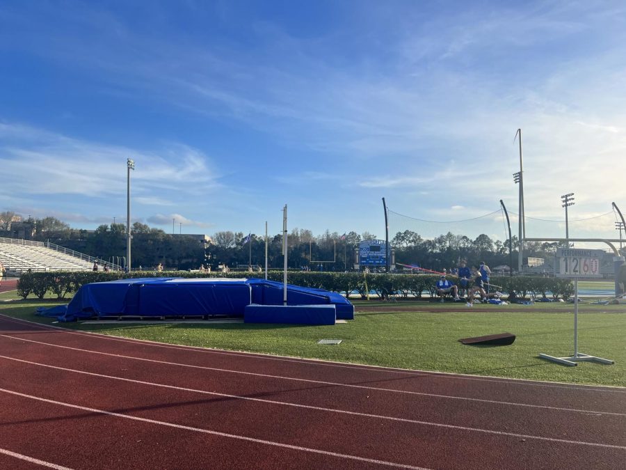 The pit is open and ready for the vaulters to begin warm - ups before the meet. (Asha Judd/ Achona Online)
